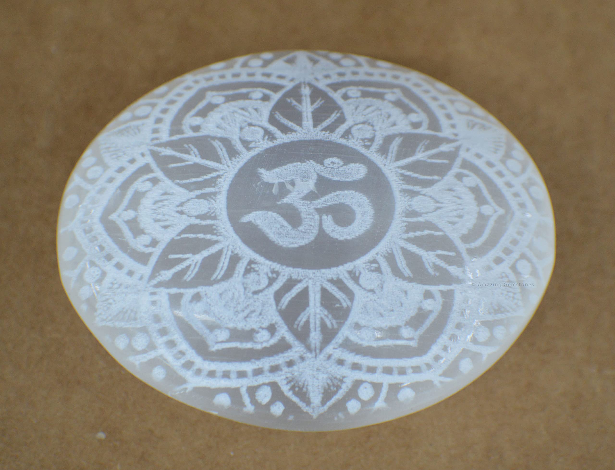 Amazing Gemstone Selenite: soin Reiki, pierre paume facilitant l'harmonisation.