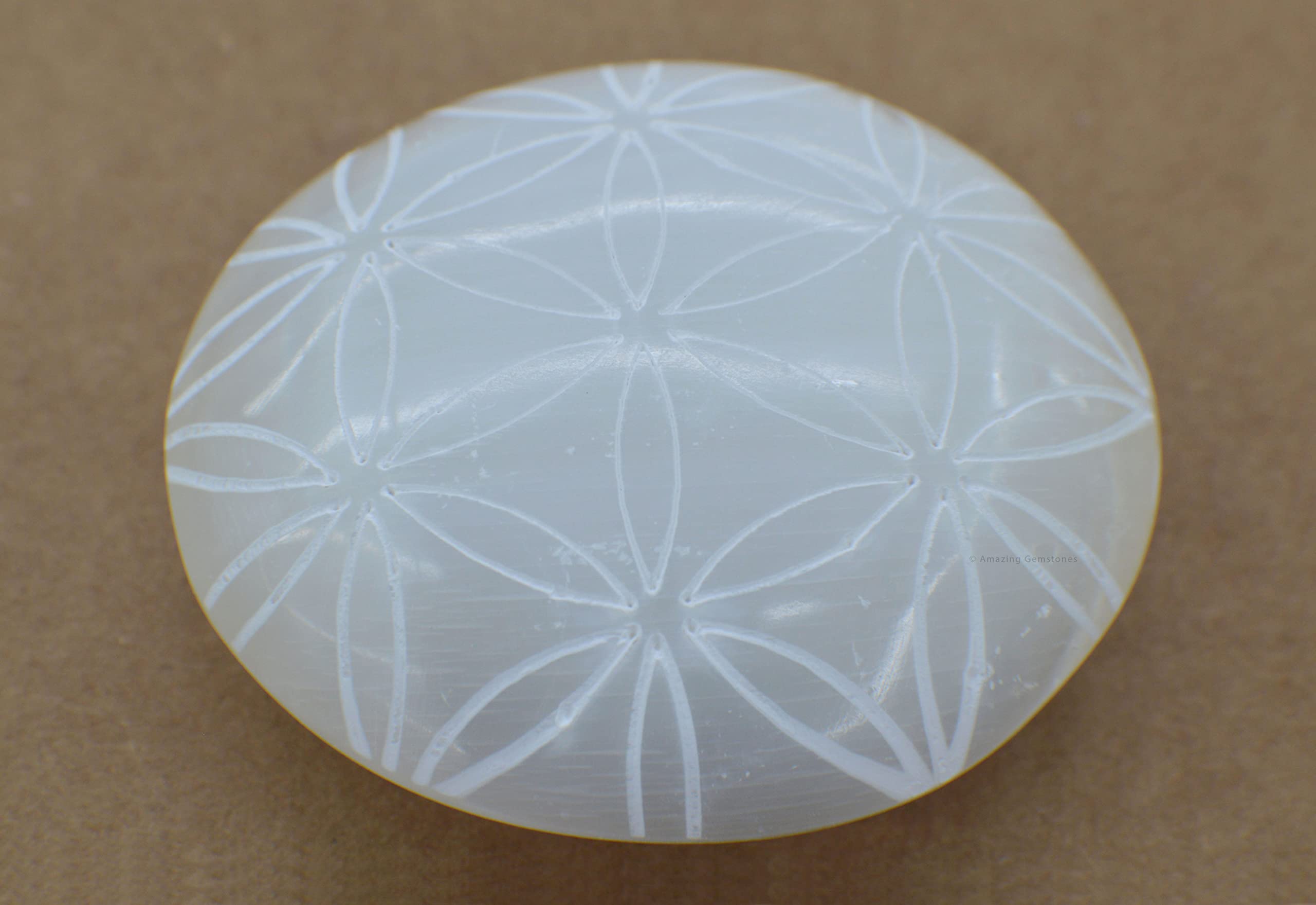 Amazing Gemstone Selenite — balance des chakras, pratique Reiki facilitée et énergie positive.