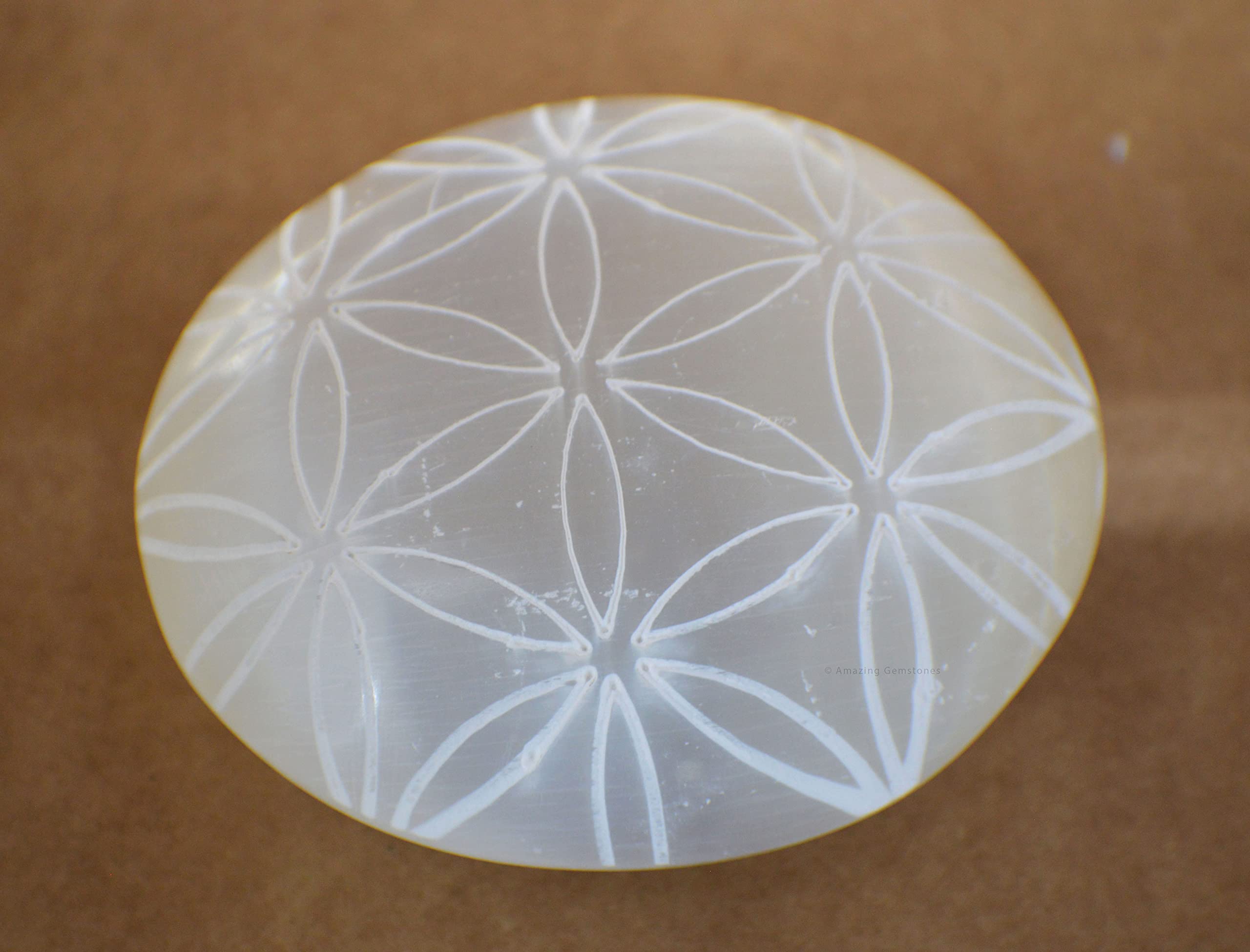 Amazing Gemstone Selenite — grille de cristaux, aide à structurer vos sessions de méditation.