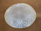 Amazing Gemstone Selenite — grille de cristaux, aide à structurer vos sessions de méditation.