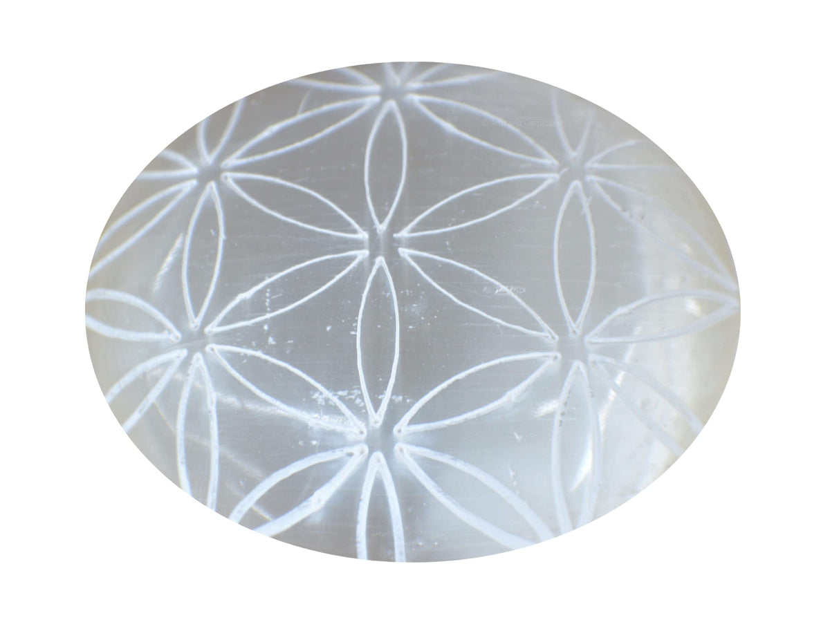 Amazing Gemstone Selenite — pierre-de-paume gravée Fleur-de-Vie, idéale pour méditation et équilibre des chakras.