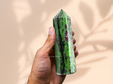 Amazing Gemstone tour Ruby Zoisite dans un espace bien-être à la maison.
