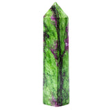 Amazing Gemstone tour Ruby Zoisite, gros plan sur la pointe pour énergie revitalisante et méditation.