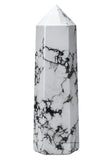 Amazing Gemstone tour Howlite grand-pointe: purification d'énergie dans l'espace