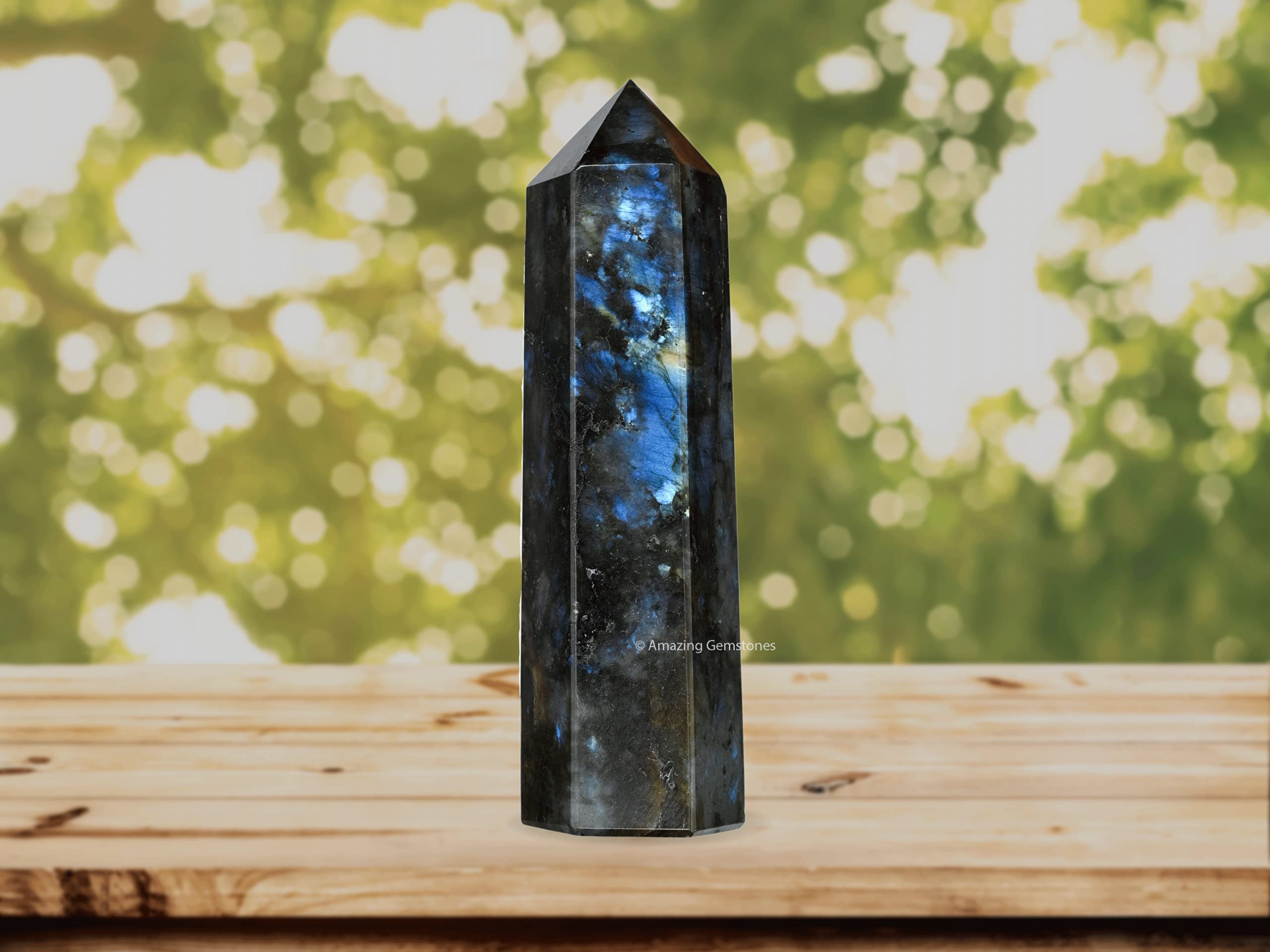 Protection et intention avec obélisque Labradorite Amazing Gemstone, idéal dans espaces stressants.