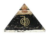 Amazing Gemstone pyramide orgone avec tourmaline noire pour protection et énergie positive.
