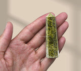 Amazing Gemstone Tourmaline verte comme outil de grille de cristaux pour méditation.