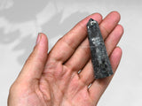 Amazing Gemstone Larvikite — pointe cristal protectrice adaptée au bureau et à l’espace de travail.