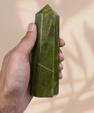 Amazing Gemstone Vesuvianite – utilisation zen et bien-être lors de méditations et grids.