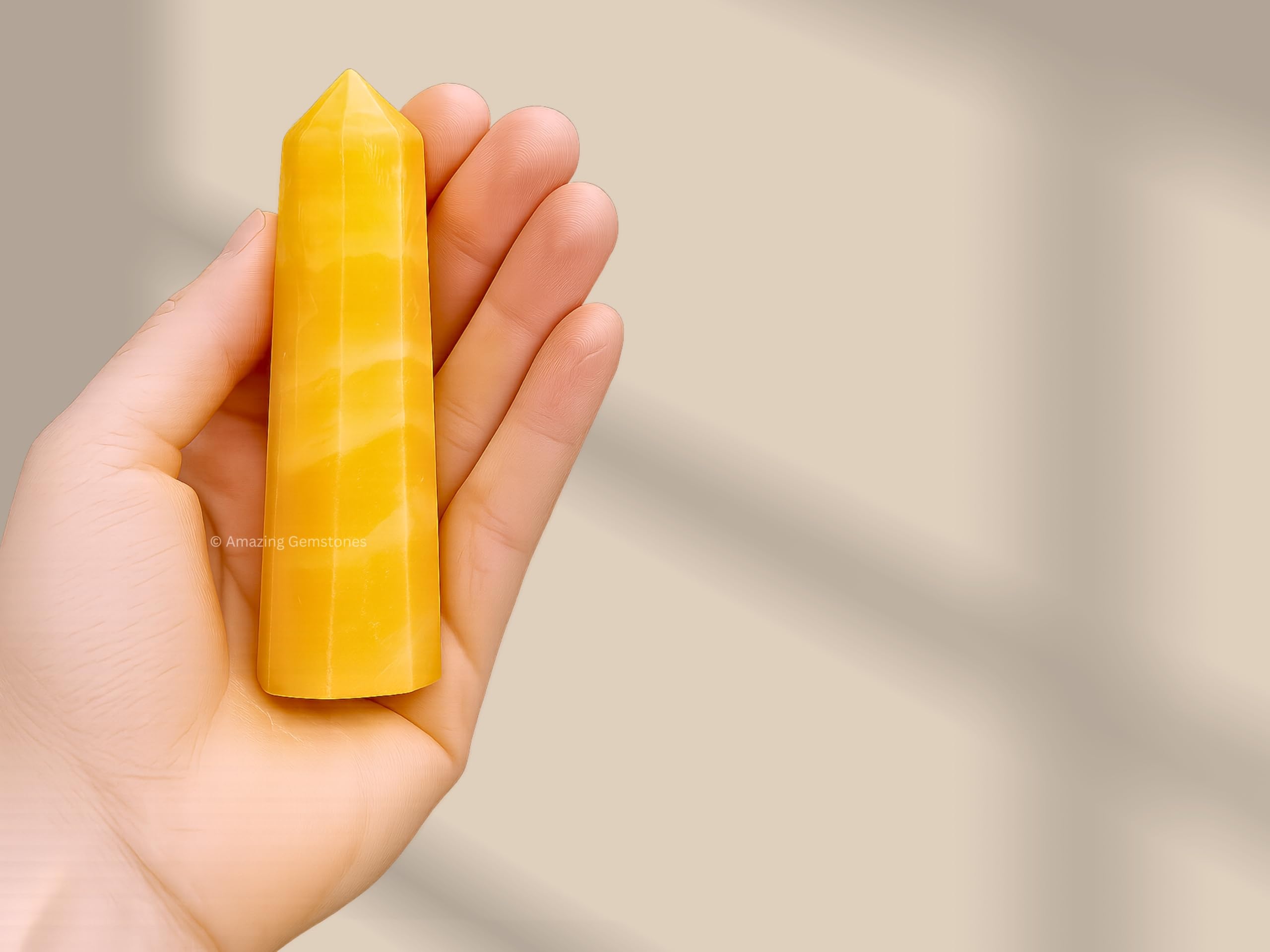 Amazing Gemstone pointe calcite jaune utilisée en méditation pour la concentration.