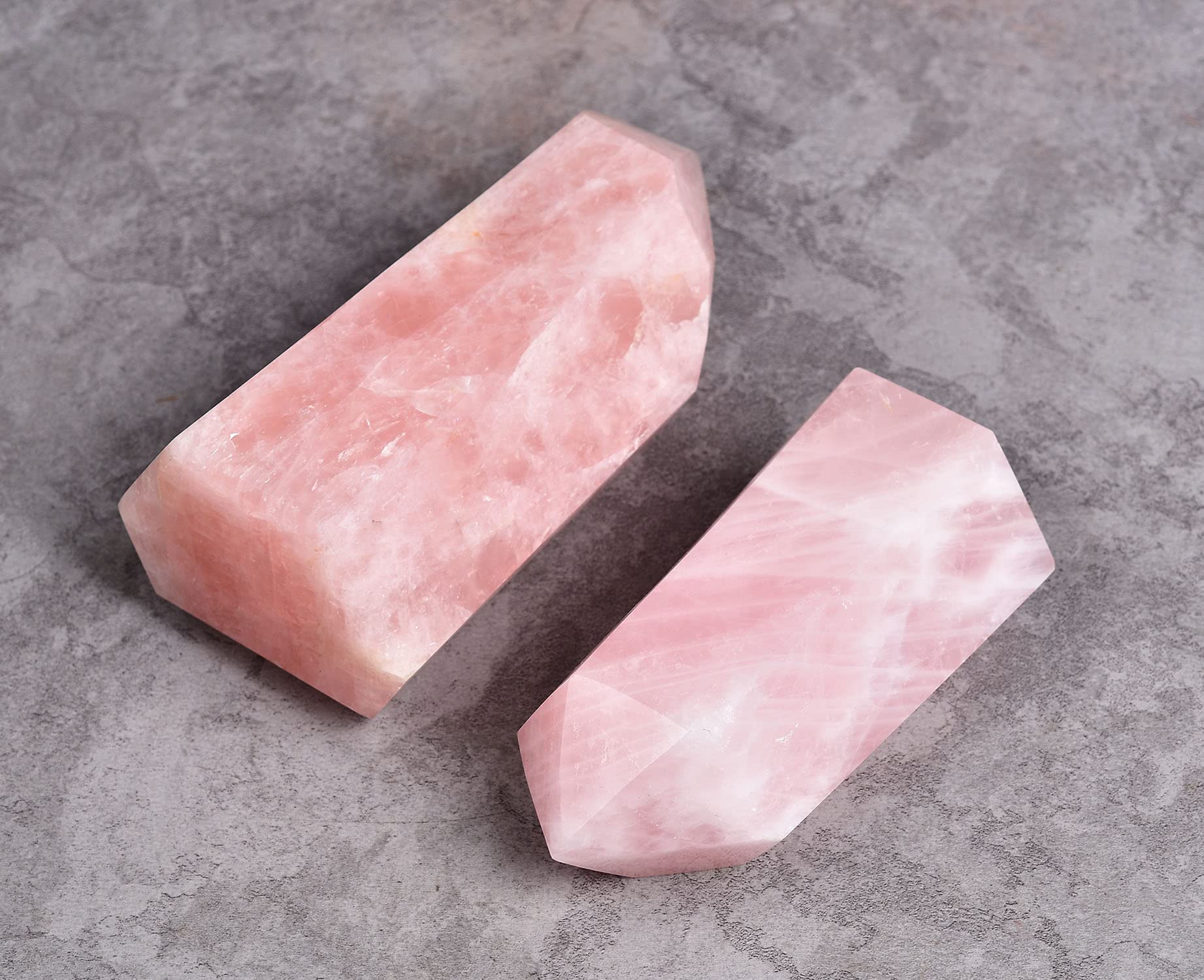 AMOYSTONE collection cristal quartz rose; pièce unique pour votre vitrine.