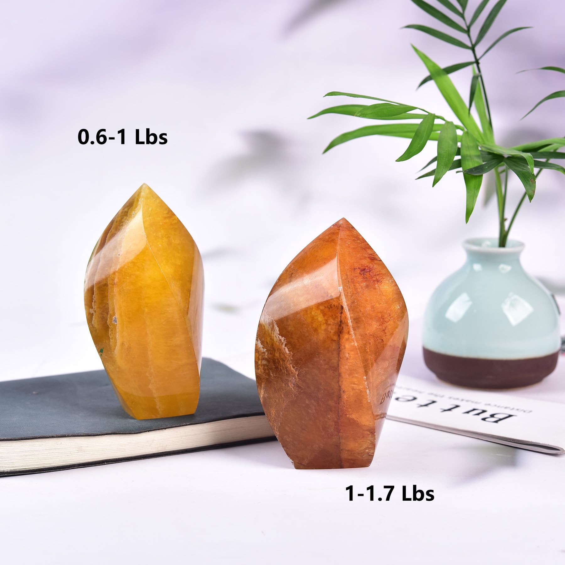 AMOYSTONE fluorite orange flamme spirale apporte stabilité visuelle sur le bureau.