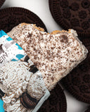 Tranche ouverte montre cookies crème et chocolat blanc, goût séduisant