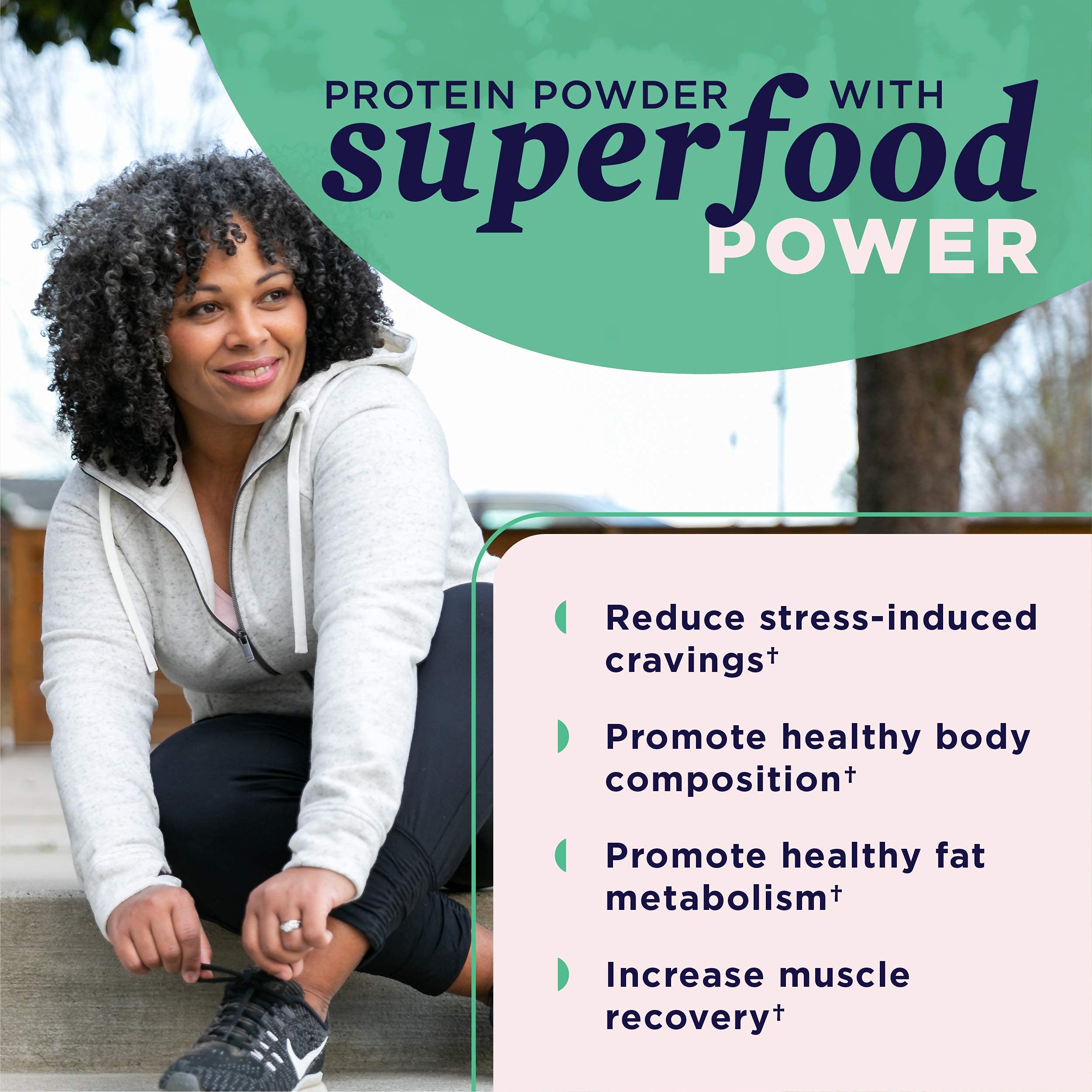 Verre montrant smoothie chocolaté enrichi de Plant Based Protein+ d Ancient Nutrition.