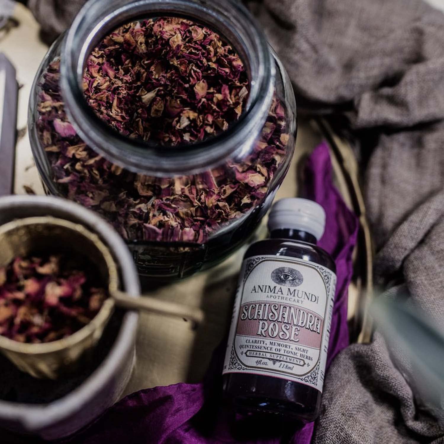 Anima Mundi Schisandra Rose Elixir – goutte dans tasse, usage pour infusions riches.