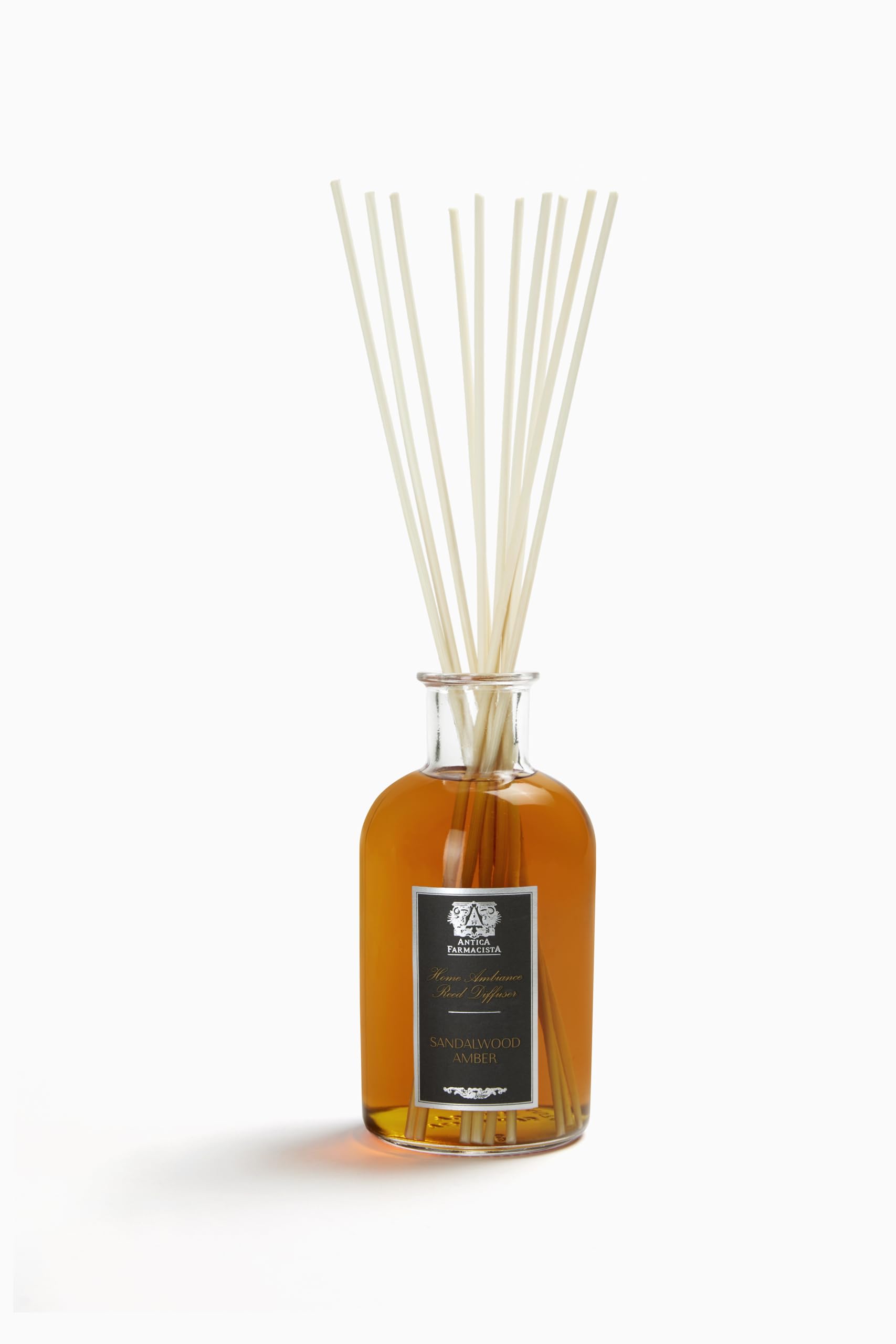 Diffuseur Antica Farmacista: bouteille santal-ambre, pour parfumer durablement votre salon avec élégance.