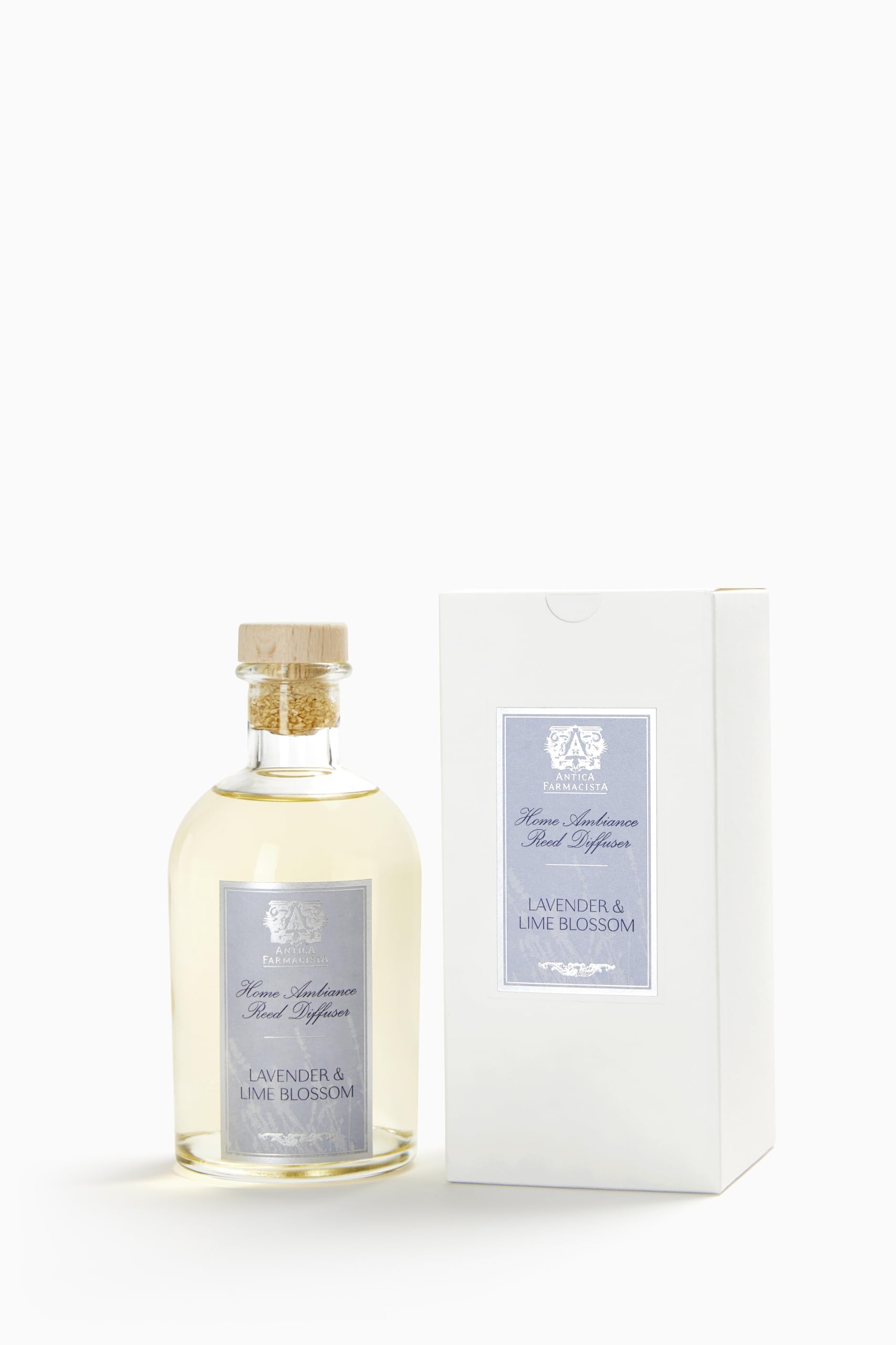 Diffuseur Antica Farmacista, emballage élégant et roseaux, idéal comme cadeau luxueux.