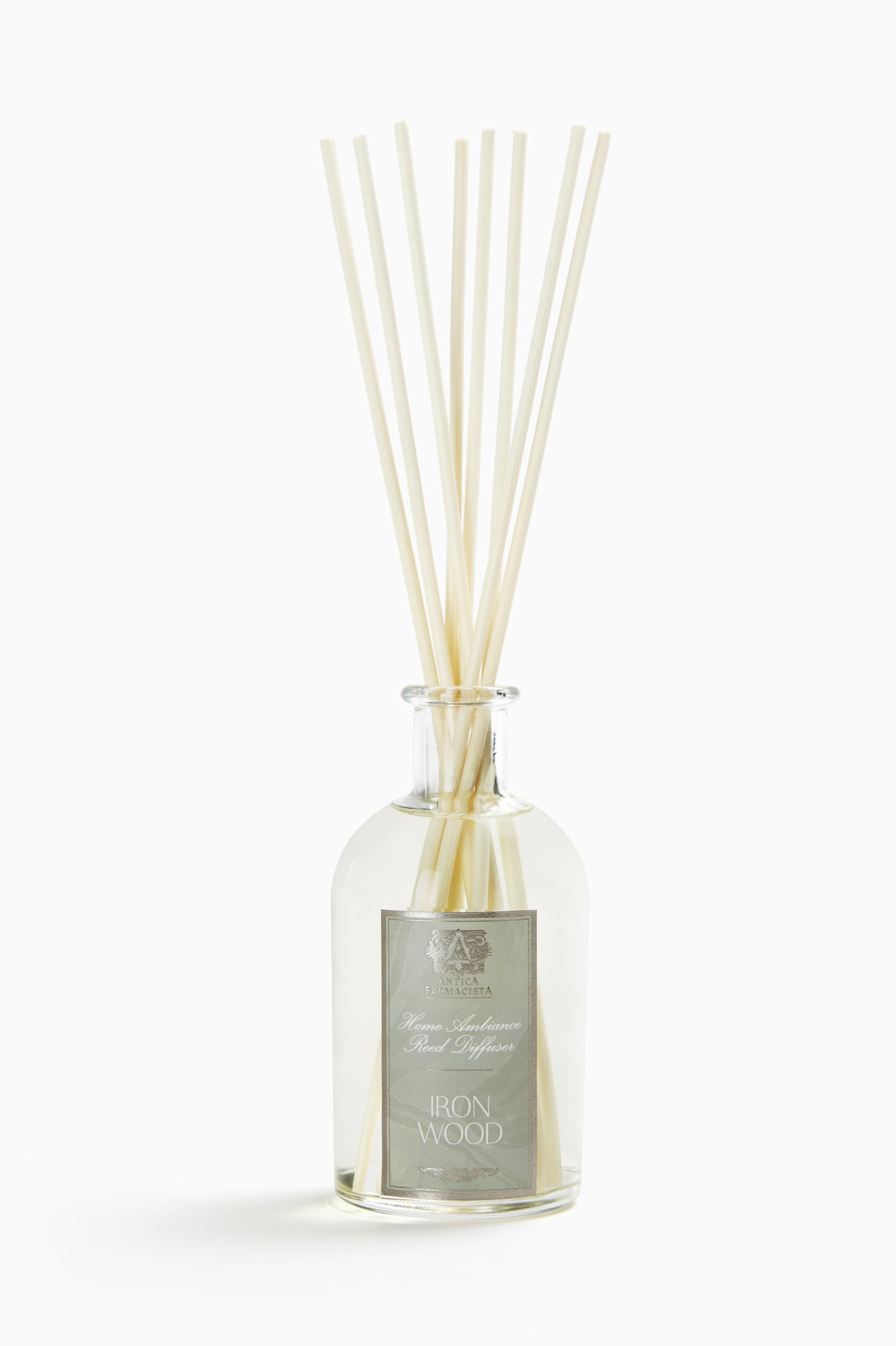Diffuseur Antica Farmacista avec bouteille Ironwood, parfum durable pour votre espace.