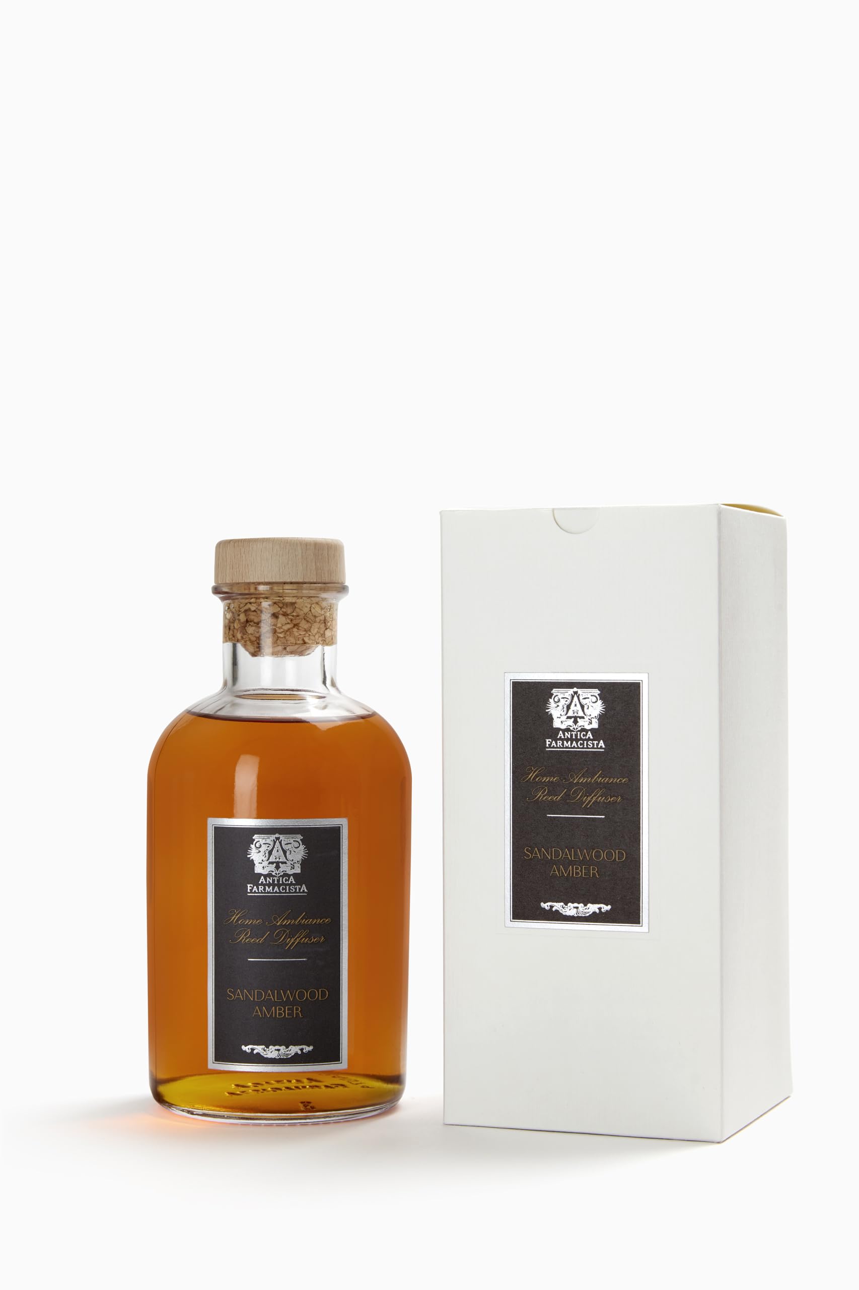 Diffuseur Antica Farmacista : emballage luxe, idéal cadeau pour créer une ambiance raffinée.