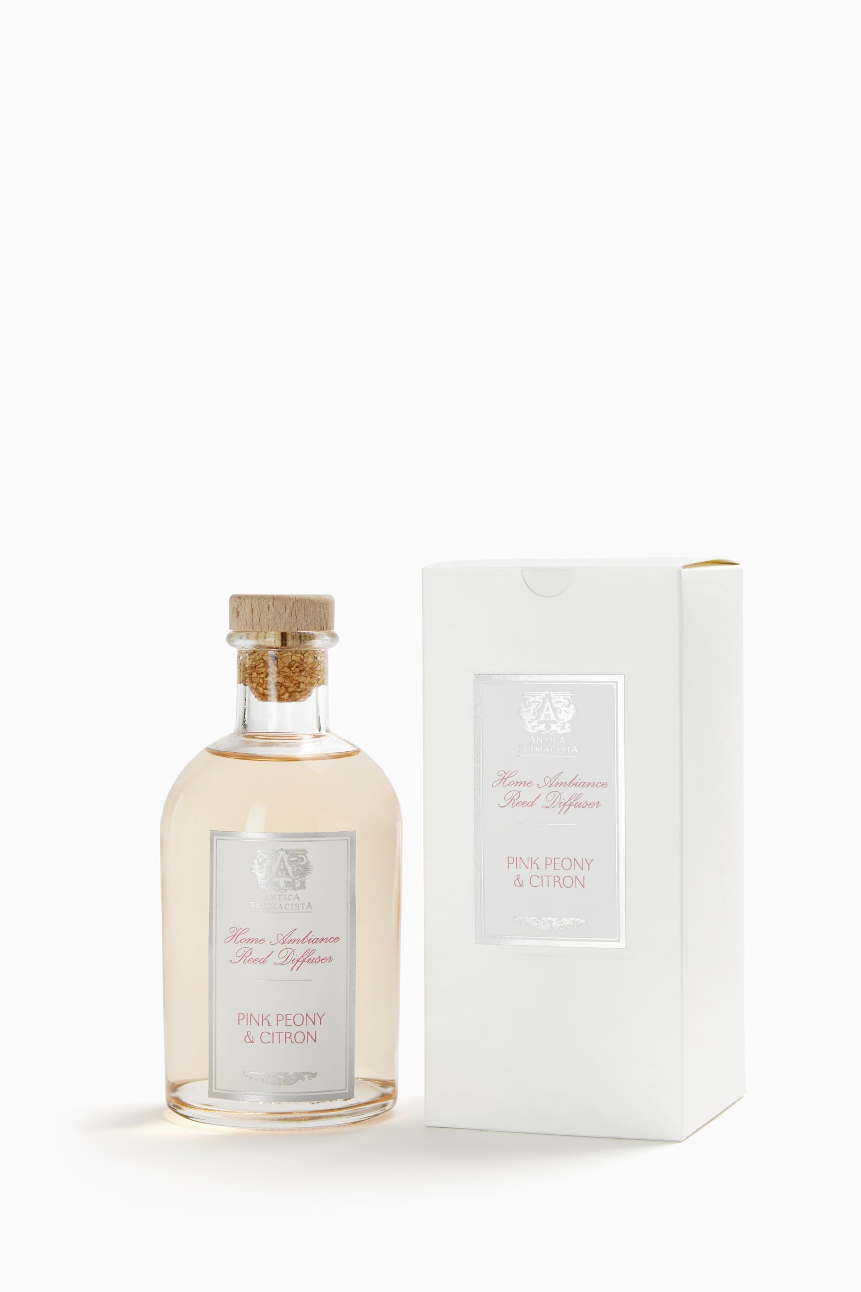 Détail du diffuseur Antica Farmacista, accessoire raffiné pour une atmosphère luxueuse.