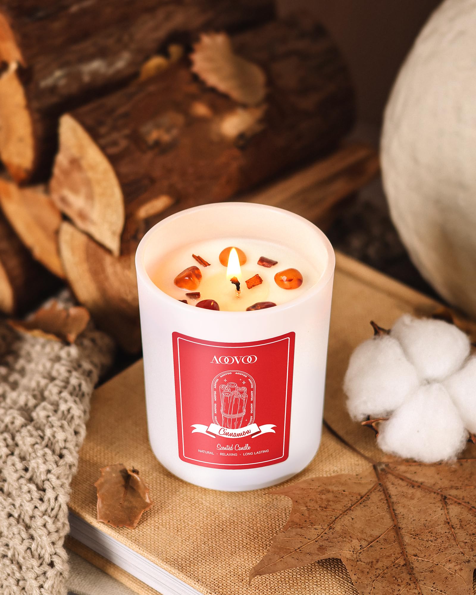 La bougie AOOVOO cannelle contient une pierre naturelle agate rouge.