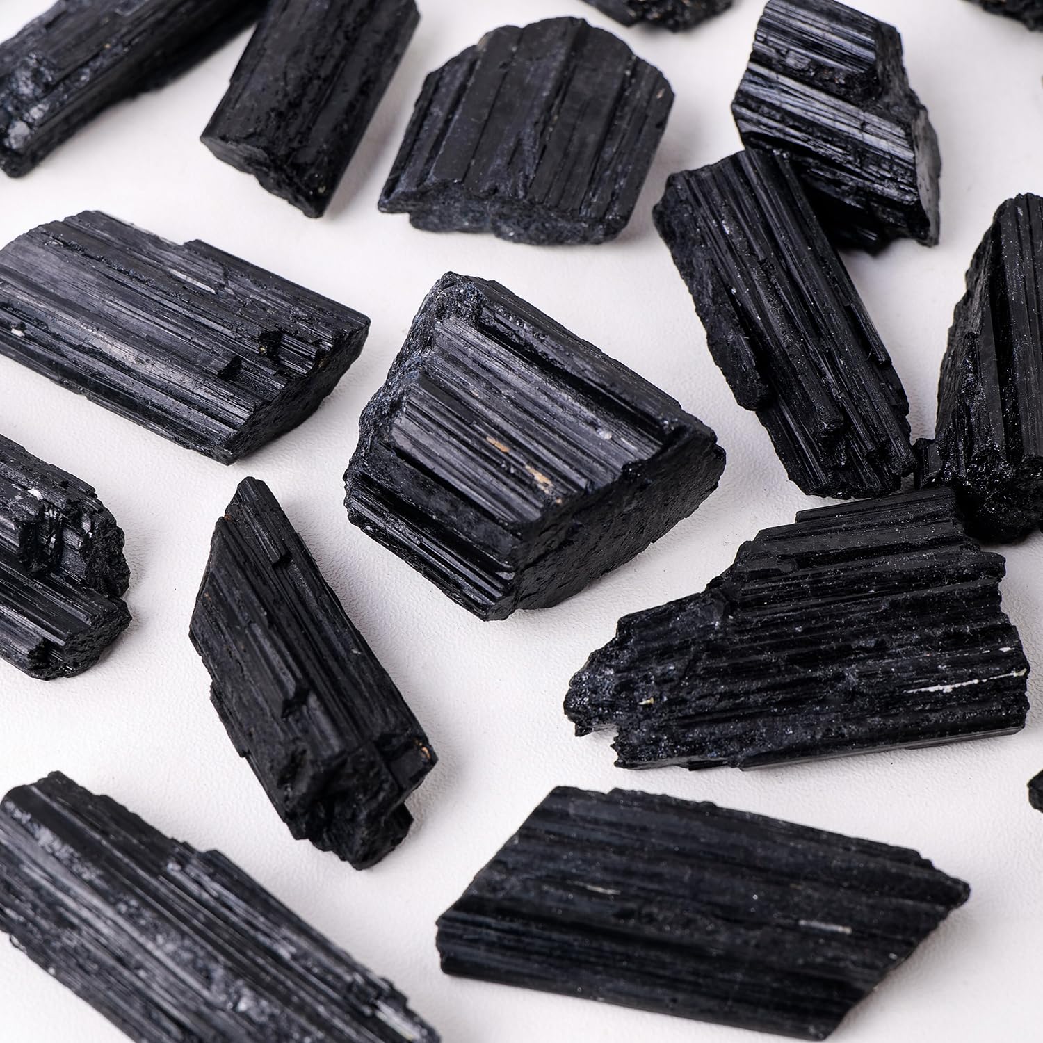 Aspect rugueux et élégant Apengshi Tourmaline noire brute en décoration