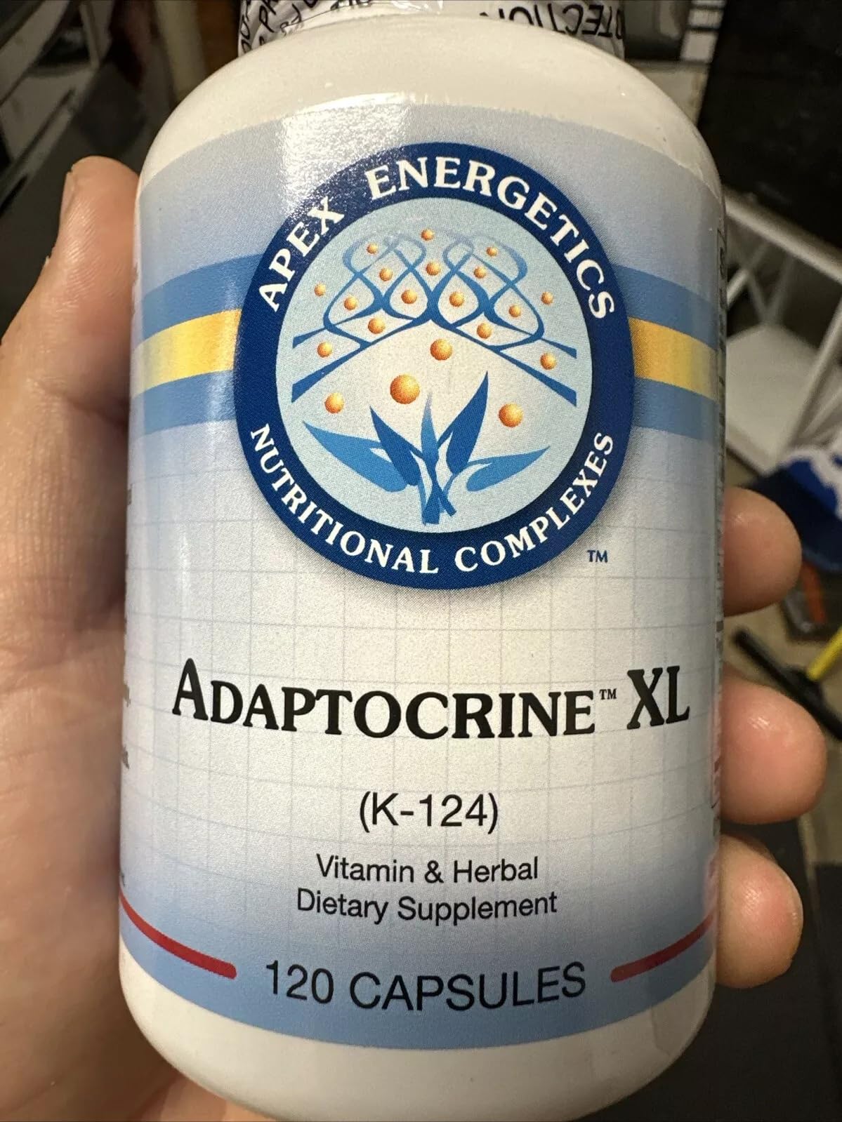 Capsules Adapto-Crine XL d'Apex Energetics, faciles à avaler dans la routine.
