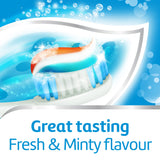 Texture crème du dentifrice Aquafresh Triple Protection.
