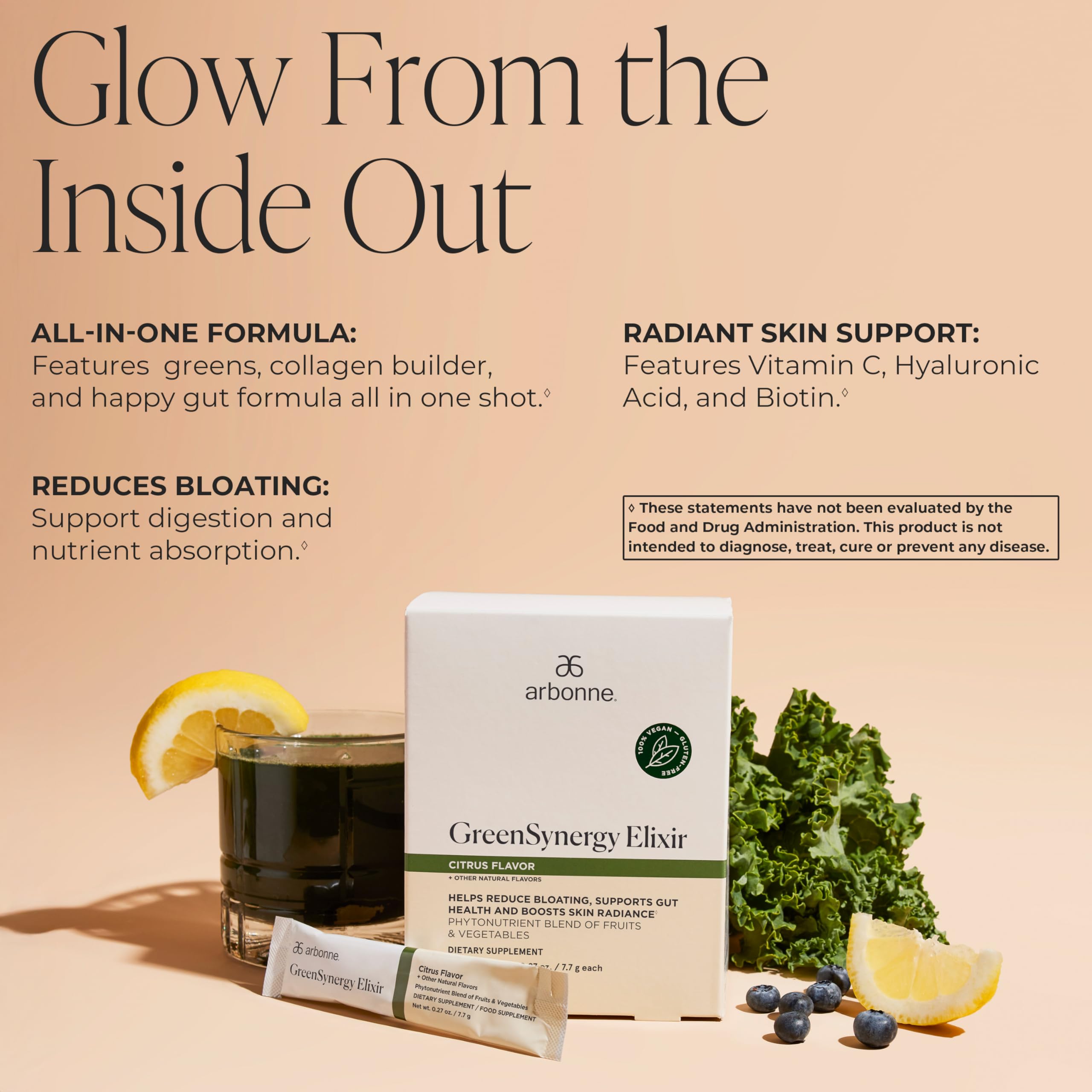 Arbonne GreenSynergy Elixir dans un verre d'eau citronnée, soutien digestif pratique.