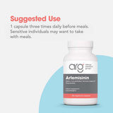 Allergy Research Group Artémisinine: utilisateur prenant une capsule, routine simple.