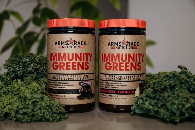 Gobelet mélange Immunity Greens pour obtenir une boisson homogène.