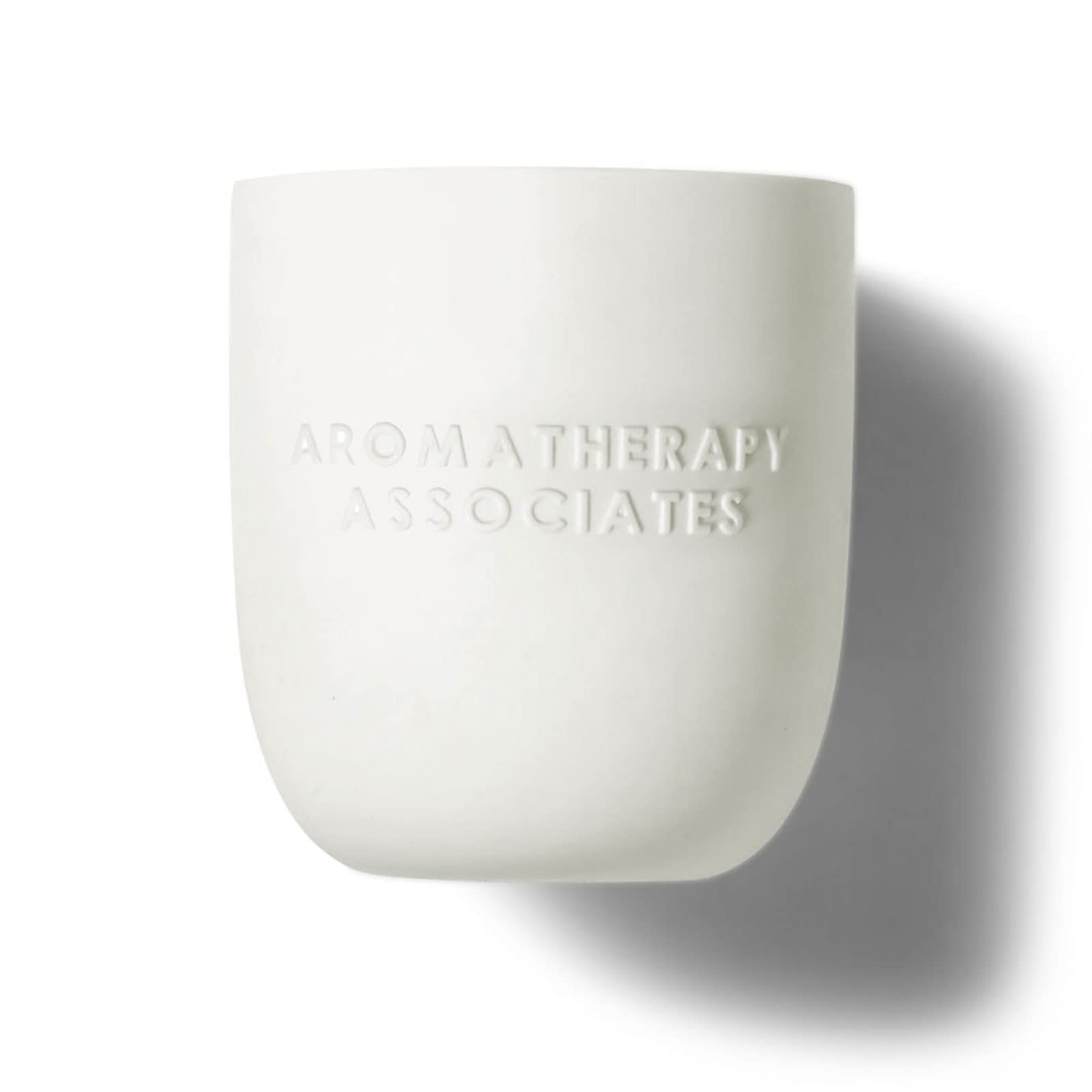 Aromatherapy Associates Deep Relax cire végan élégante pour une expérience propre et durable.