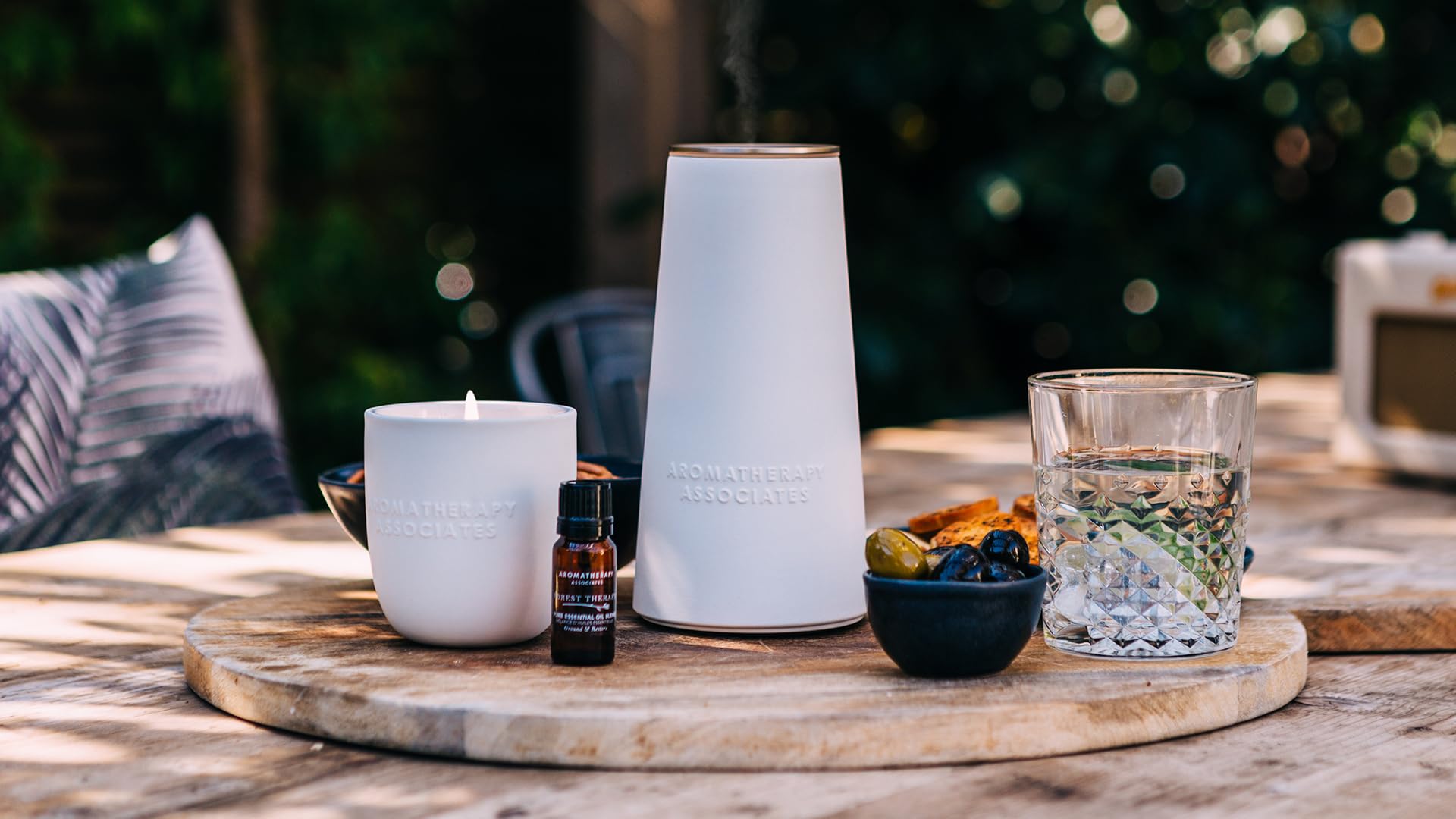 Aromatherapy Associates Deep Relax: santal pour chaleur olfactive et confort émotionnel.