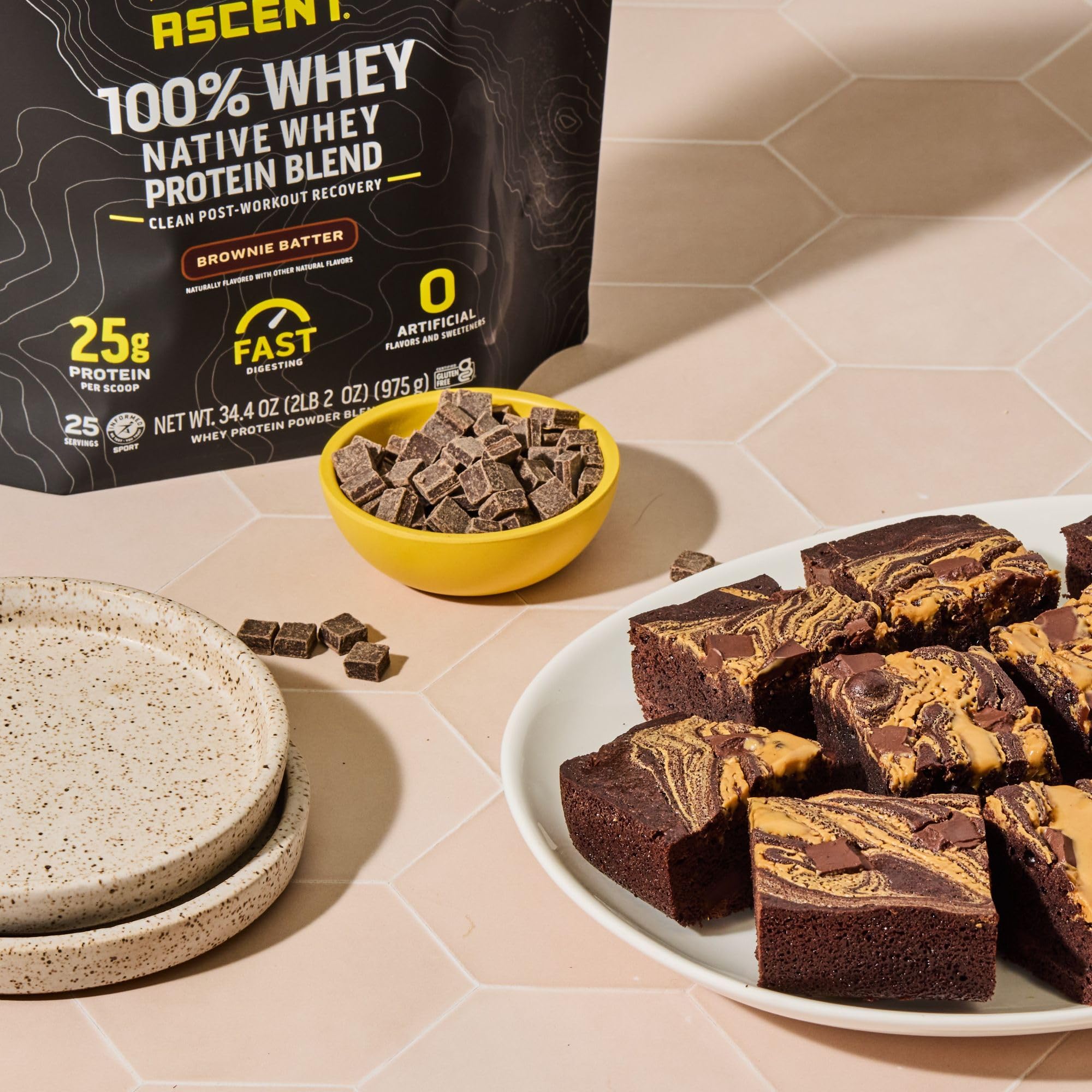 Ascent Whey Protéine avec étiquette sans gluten et ingrédients minimalistes, qualité certifiée.
