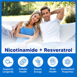 main tenant les capsules aSquared Nutrition Nicotinamide Resveratrol démontrant prise facile