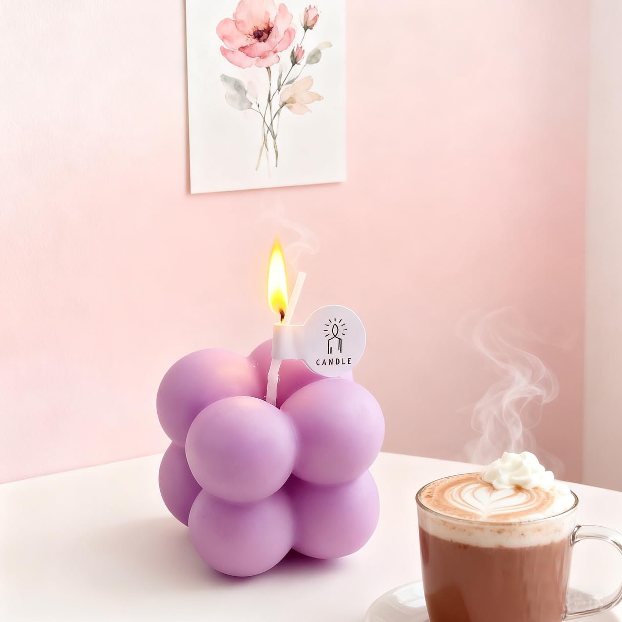 Bougie cube mini violette d'Atojrro, ambiance apaisante dans la chambre