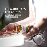 Enfant 2-4 ans utilisant la tablette Echinaforce Junior.