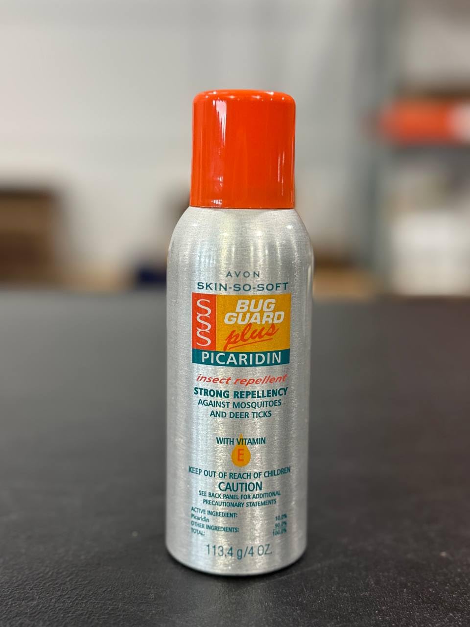 AVON Skin So Soft Bug Guard Plus Picaridin, pulvérisation légère sur la peau, sensation fraîche.