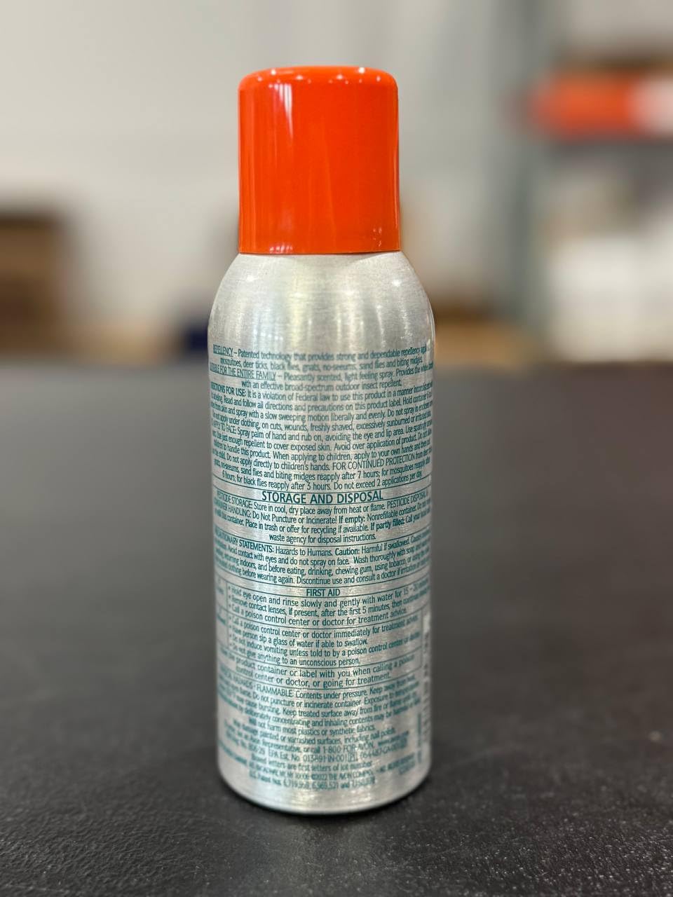 AVON Skin So Soft Bug Guard Plus Picaridin, format voyage, idéal pour les sorties en plein air.