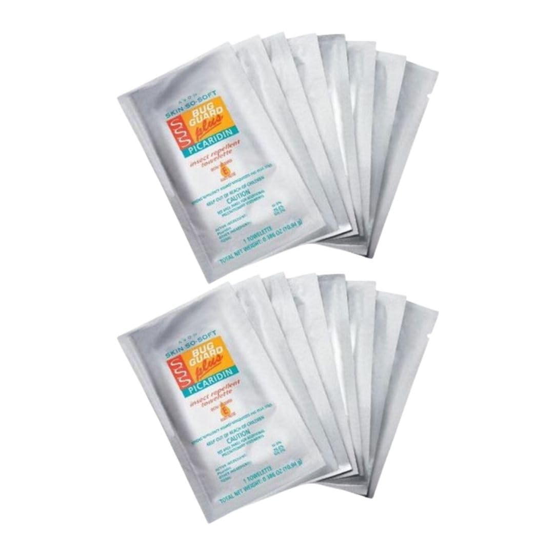 AVON Skin So Soft Bug Guard Plus Towelettes dans des sachets refermables pour usage extérieur.