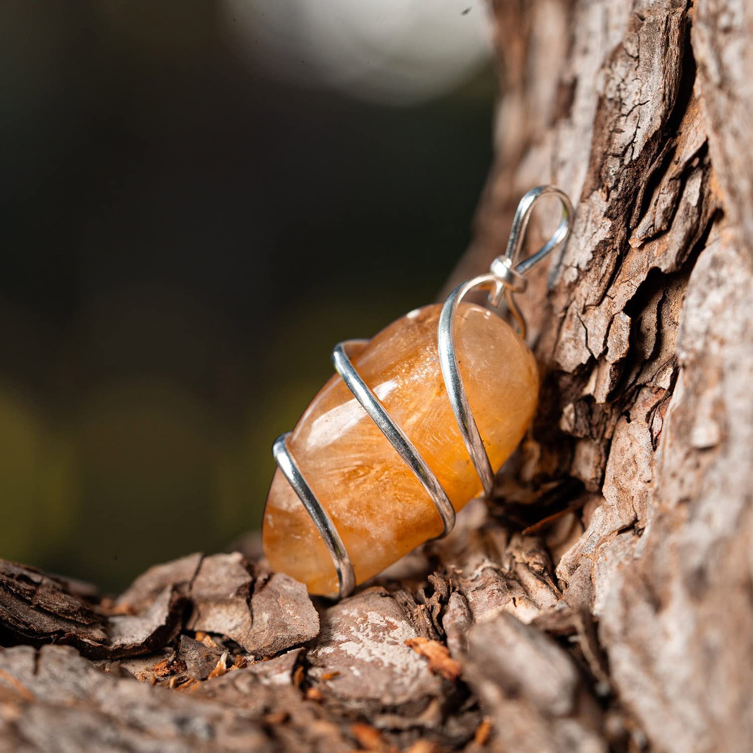 Ayana Citrine Pendentif – gros plan sur la pierre naturelle et ses teintes chaudes.