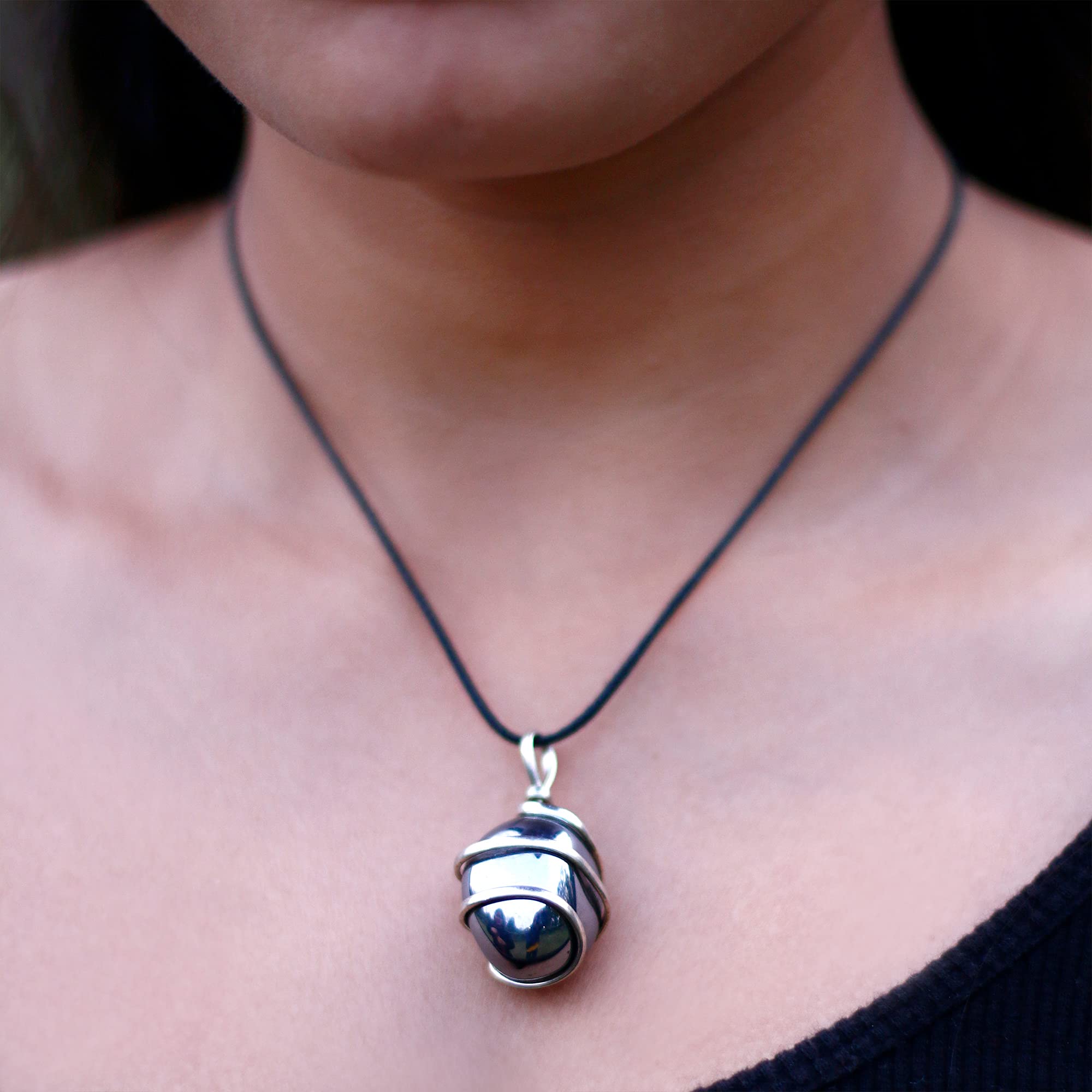Ayana Hematite collier quotidien, accessoire discret et équilibrant.