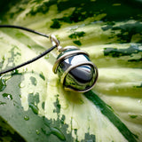 Ayana Hematite détail artisanal, soin et qualité du bijou.