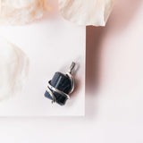Détail grain tourmaline noire du pendentif Ayana Wellness