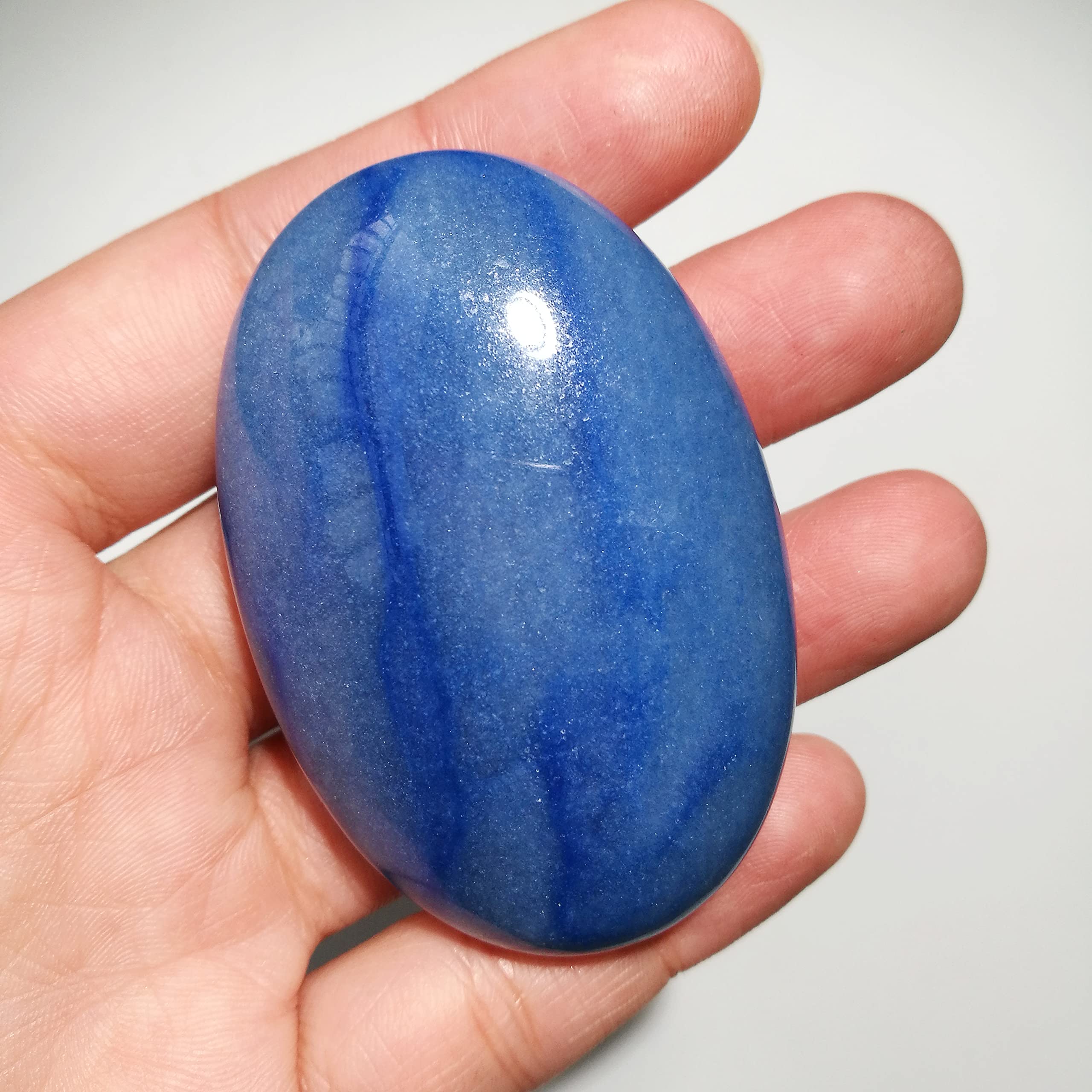 Bacatgem pierre aventurine bleue ovale utilisée pour massage apaisant et énergie positive.