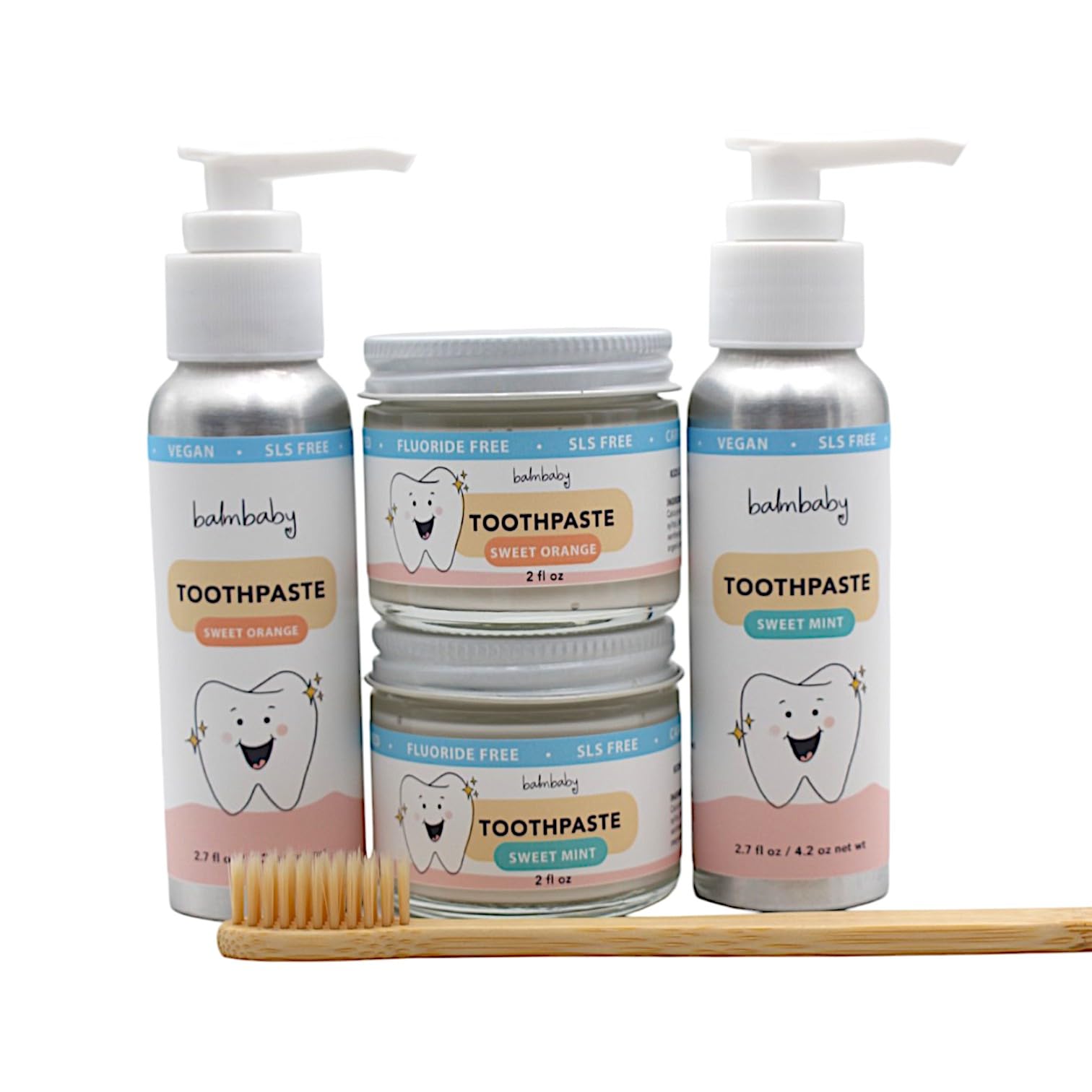 Enfant se brossant les dents avec BALM! Baby pâte dentifrice orange