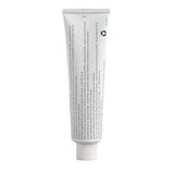 Application douce Balneum Plus Crème sur la peau.
