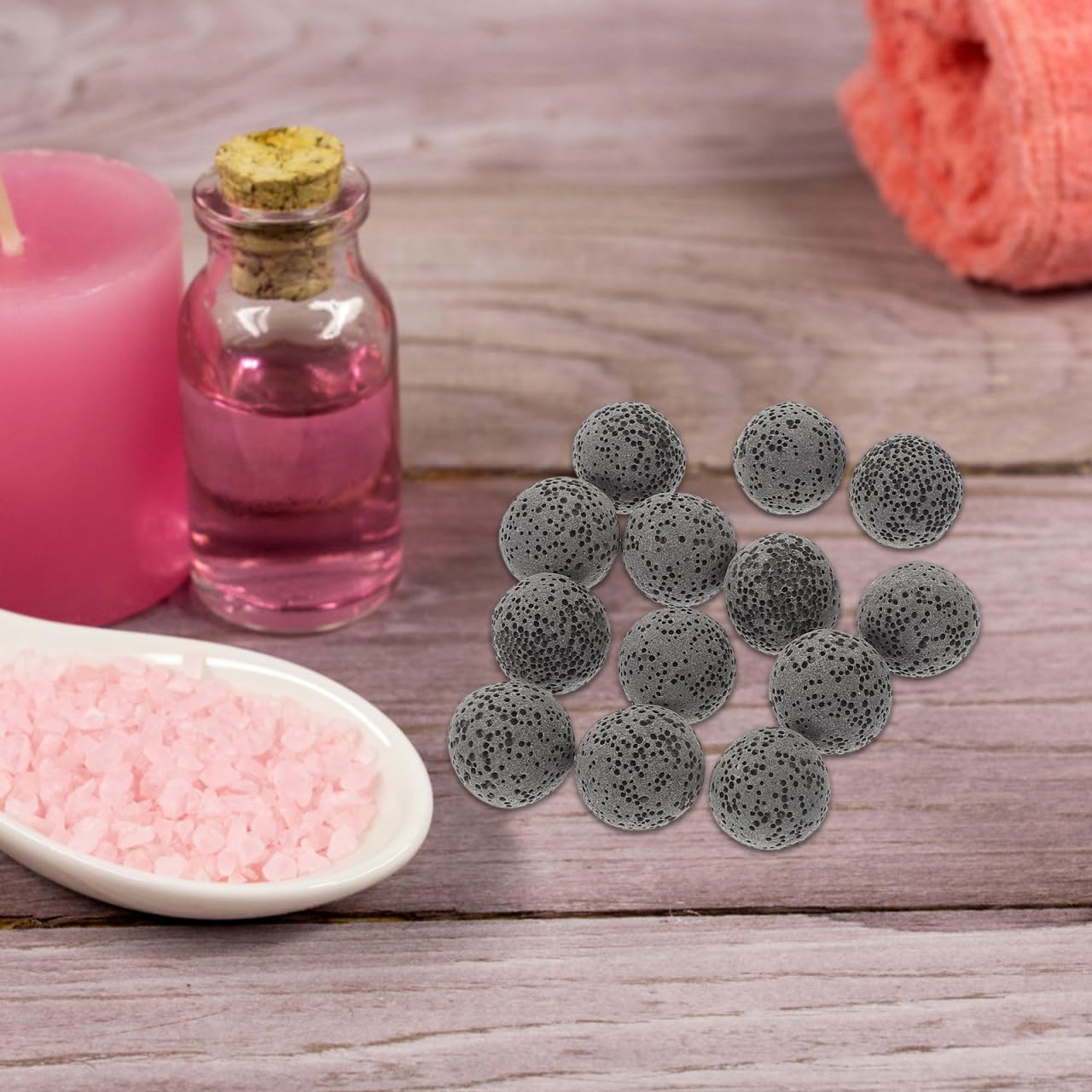 Baluue: perforations multiples pour absorber rapidement les huiles essentielles.