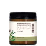 Feuilles de neem utilisées dans Banyan Botanicals pour rafraîchir la peau.