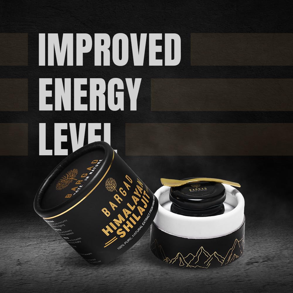 Texture ambrée de Bargad Shilajit Resin révélant richesse naturelle.